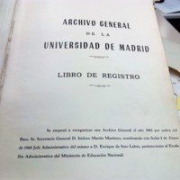 Portada del libro registro de entrada de fondos del Archivo Administrativo de la Universidad Complutense