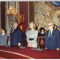 Fotografía del rector Amador Schüller, acompañado de la reina Sofía, el general Gutiérrez Mellado y Matilde Fernández
