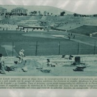 Recorte de prensa con información sobre la reconstrucción de los campos de deportes, ca.1943.